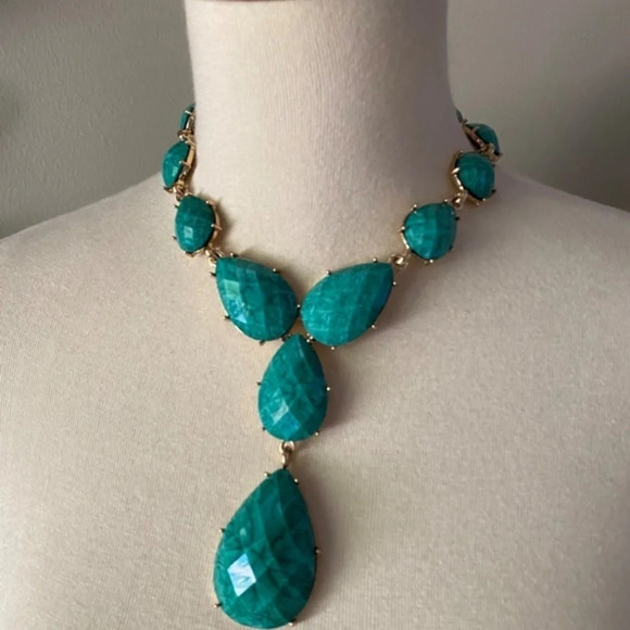 Amrita Singh Green & Gold Statement Necklace - Picture 5 of 7